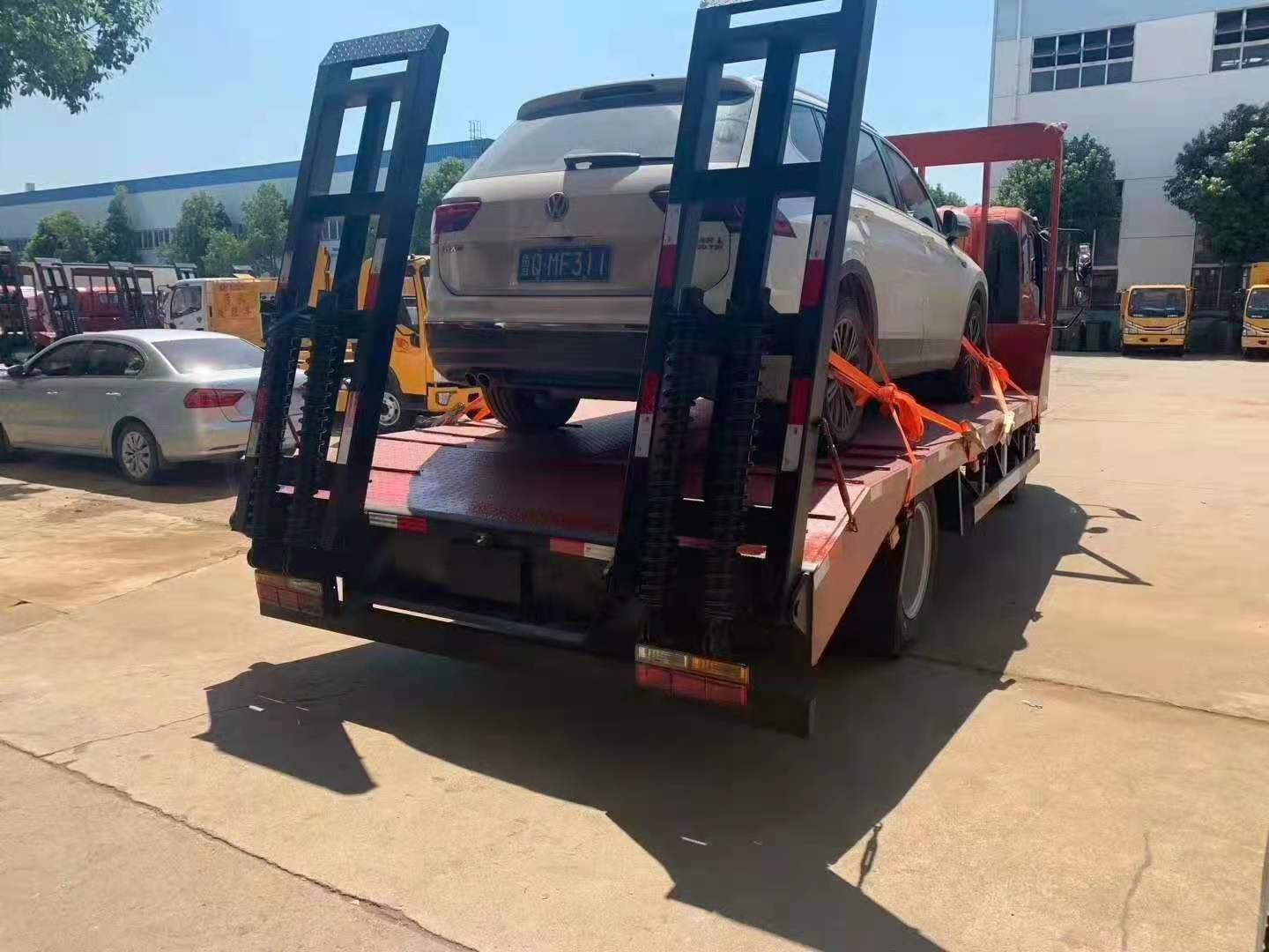 蓝牌平板车 单桥平板车 成都大运平板车 拉挖机的平板车