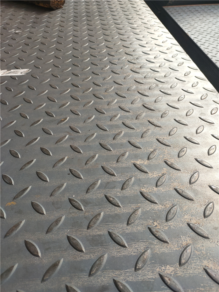 宜筑热镀锌花纹板不锈钢防滑板出售