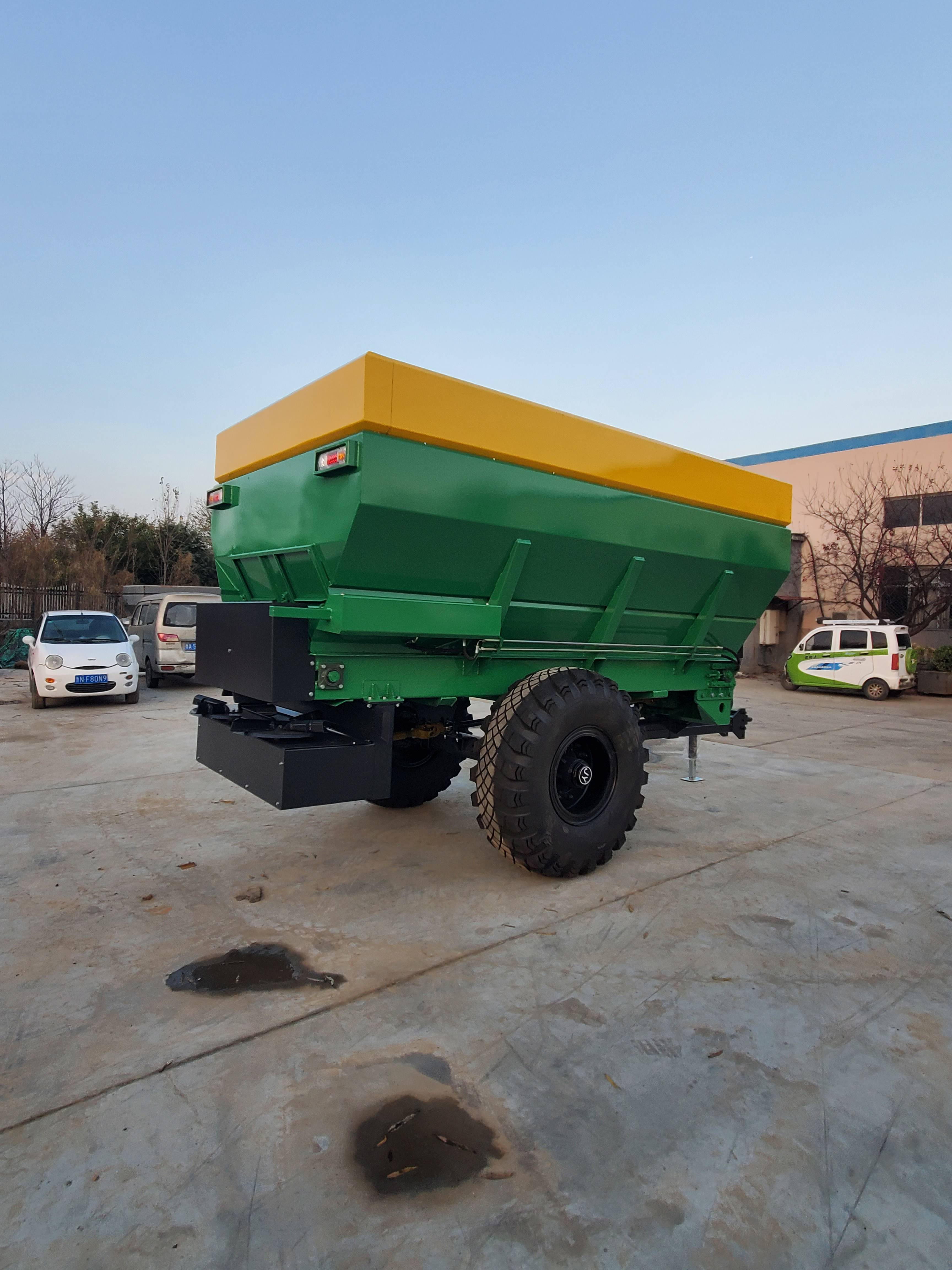 黑龙江农场用大型牛羊粪撒粪机