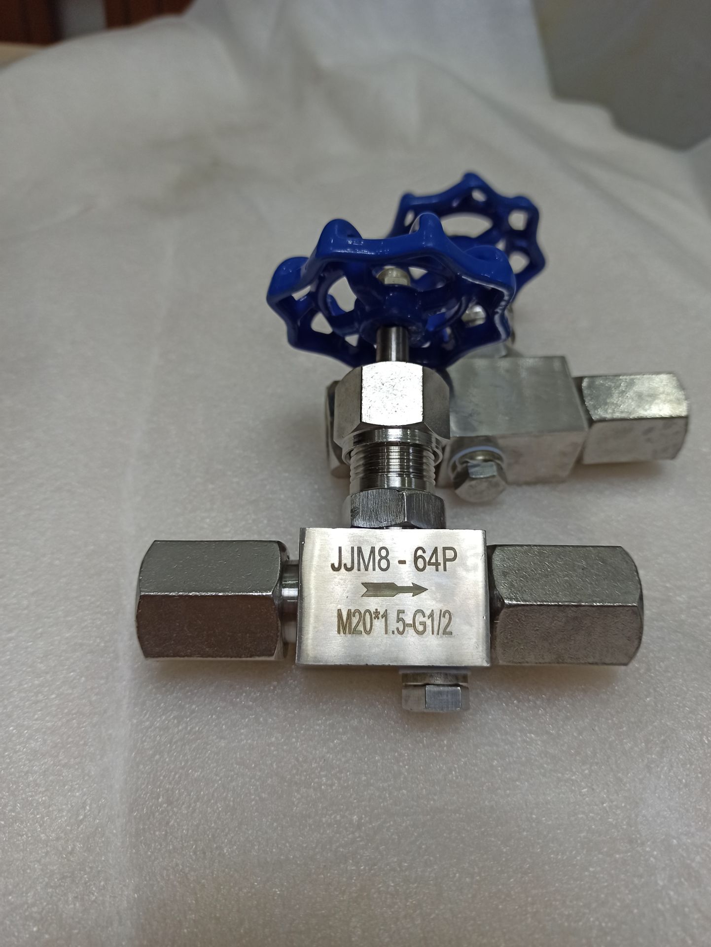 m2015内螺纹压力表针型阀jjm8160p手动截止阀带排气孔针型阀