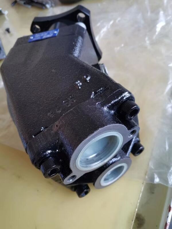 环卫车配件 海沃钩臂车柱塞泵垃圾车 专用配件