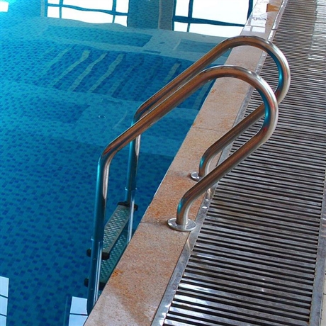 安徽游泳池爬梯不锈钢加厚泳池扶梯价格实惠