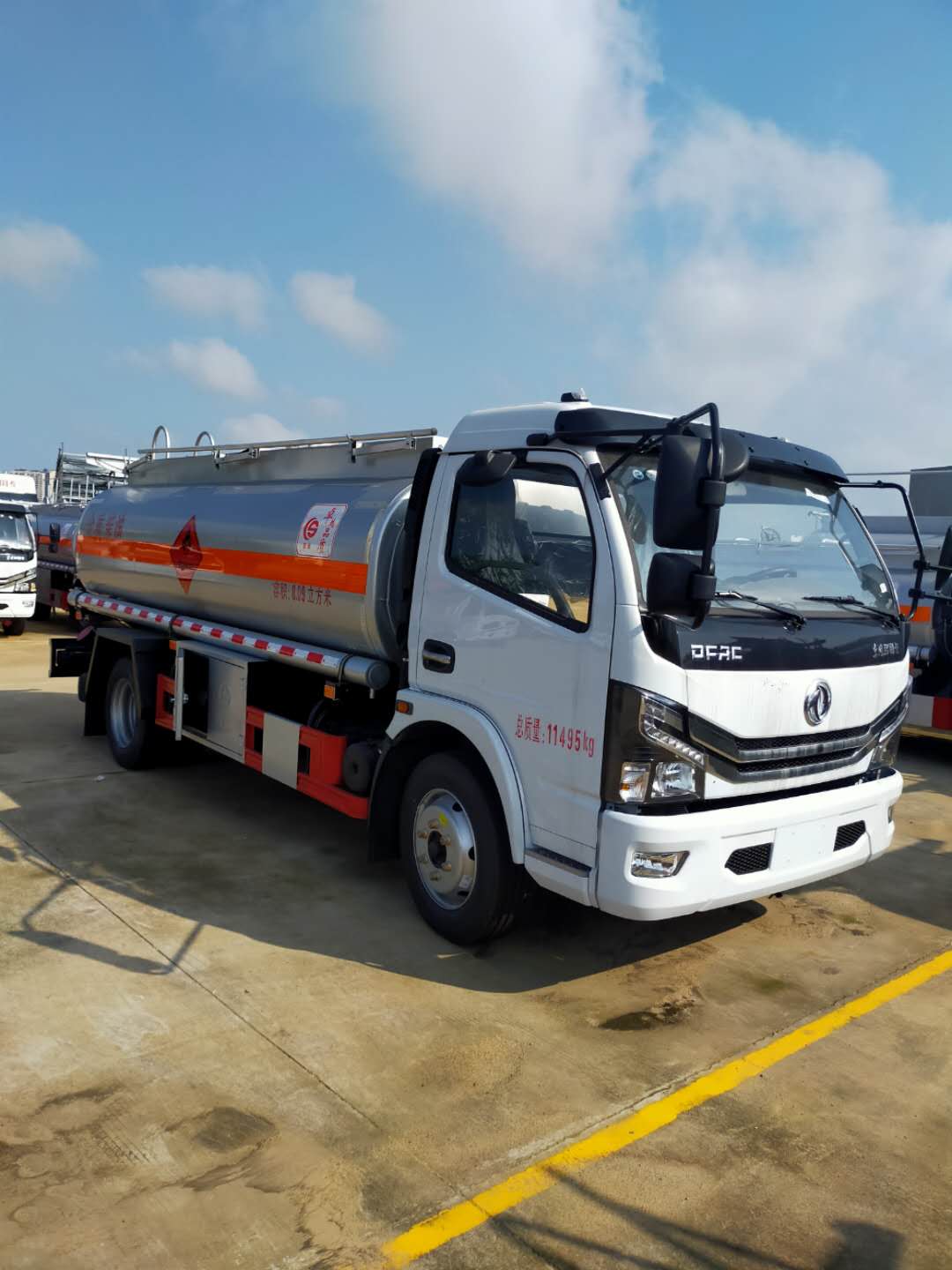 8吨楚胜牌东风多利卡油罐车优惠出售