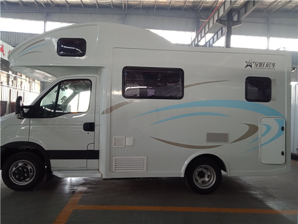 依维柯大额头c型房车