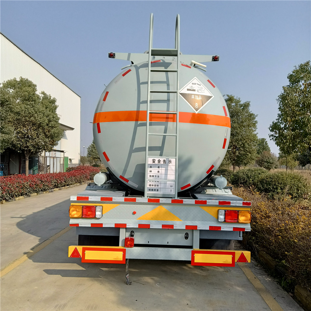 楚风牌衬塑罐车 30吨盐酸槽罐车 危化品运输车厂家