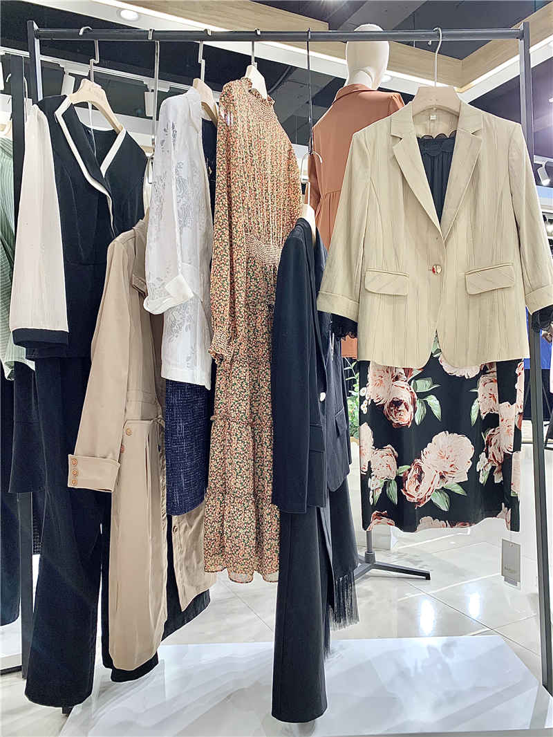 艾薇儿 大码春季大码淑女装 品牌折扣女装批发库存尾货