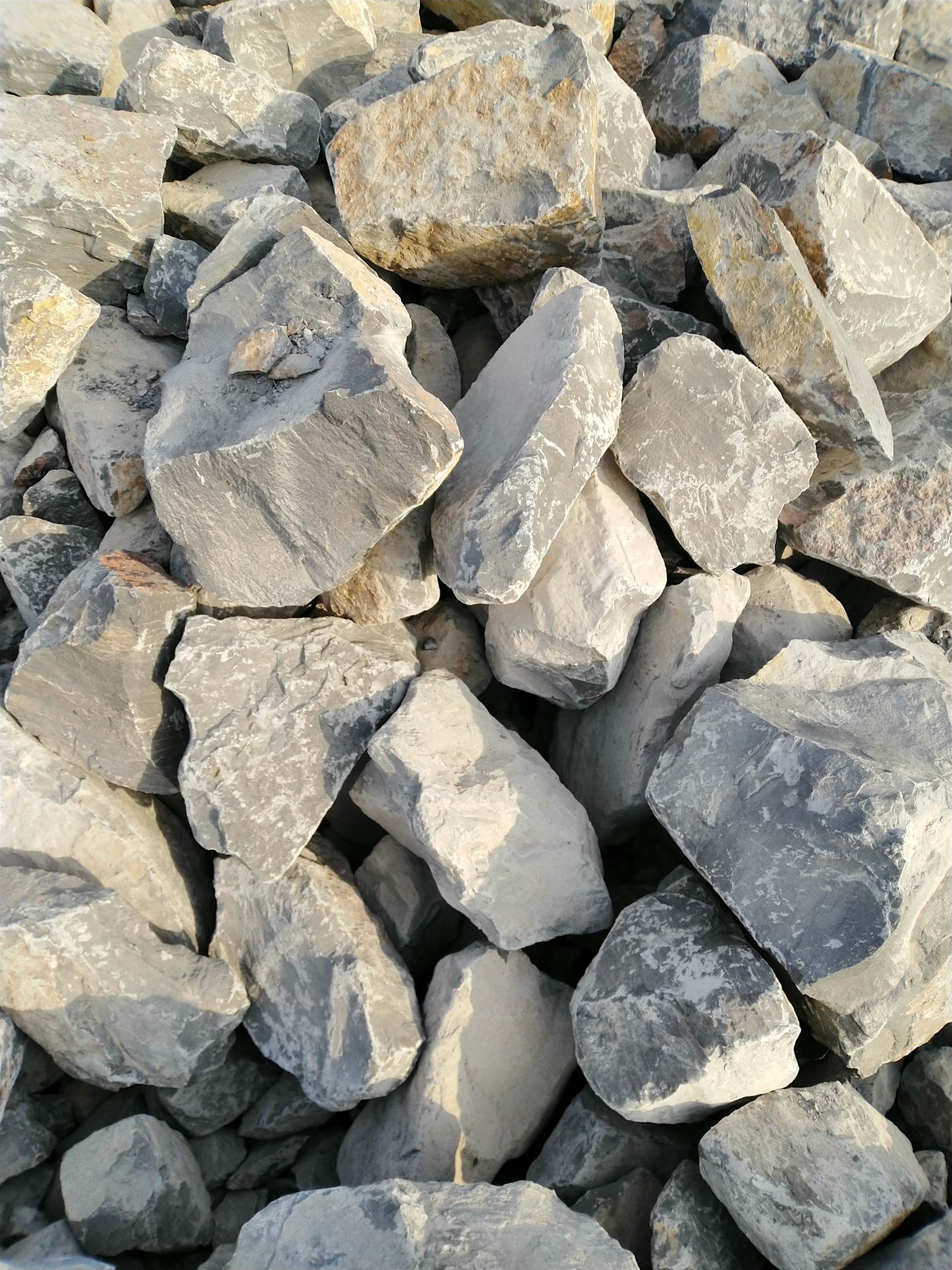 濮阳台前打石子用青石片石现货供应价格优惠