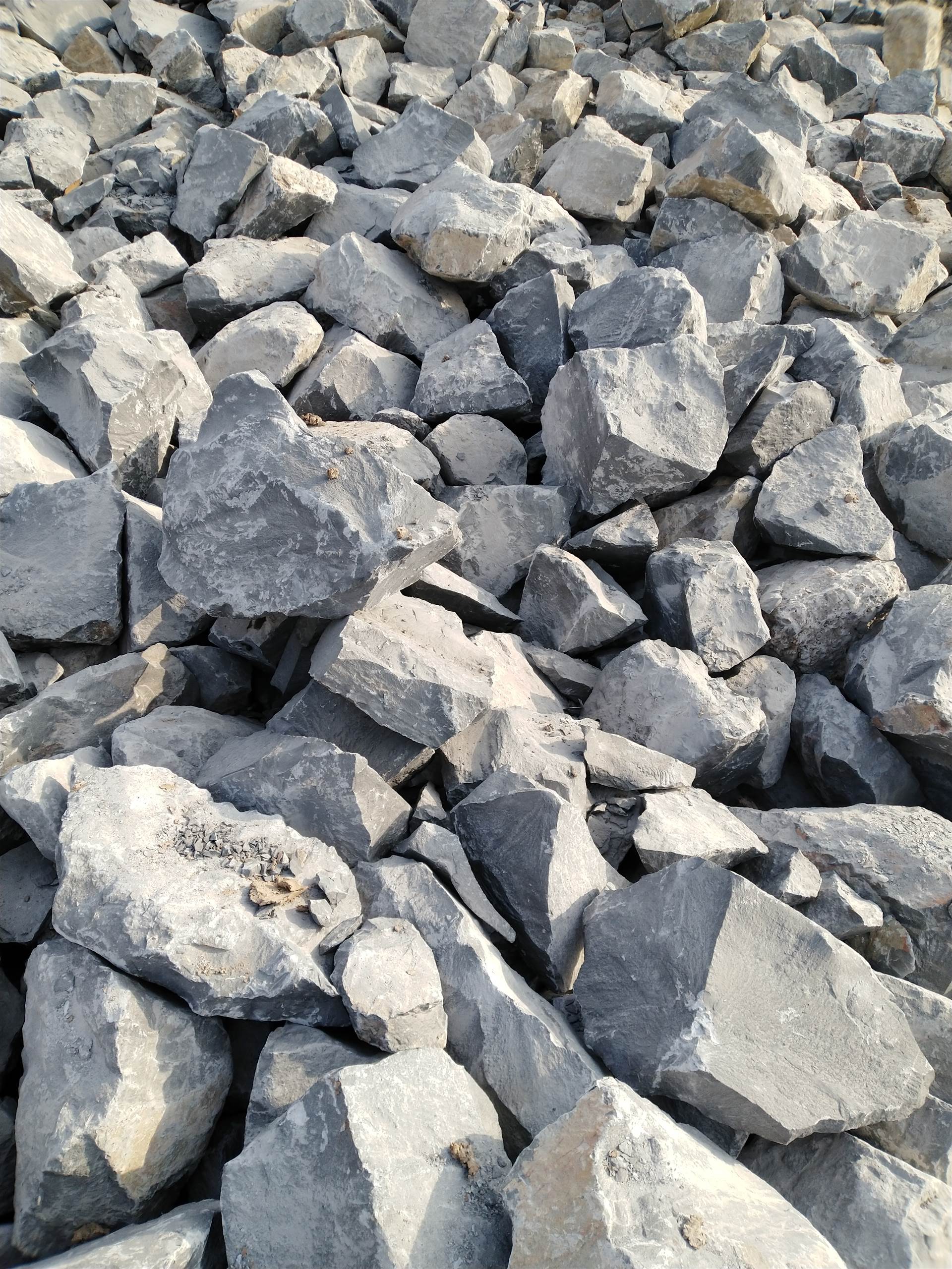 新乡卫辉打青石石子用青石片石大量现货供货相对稳定