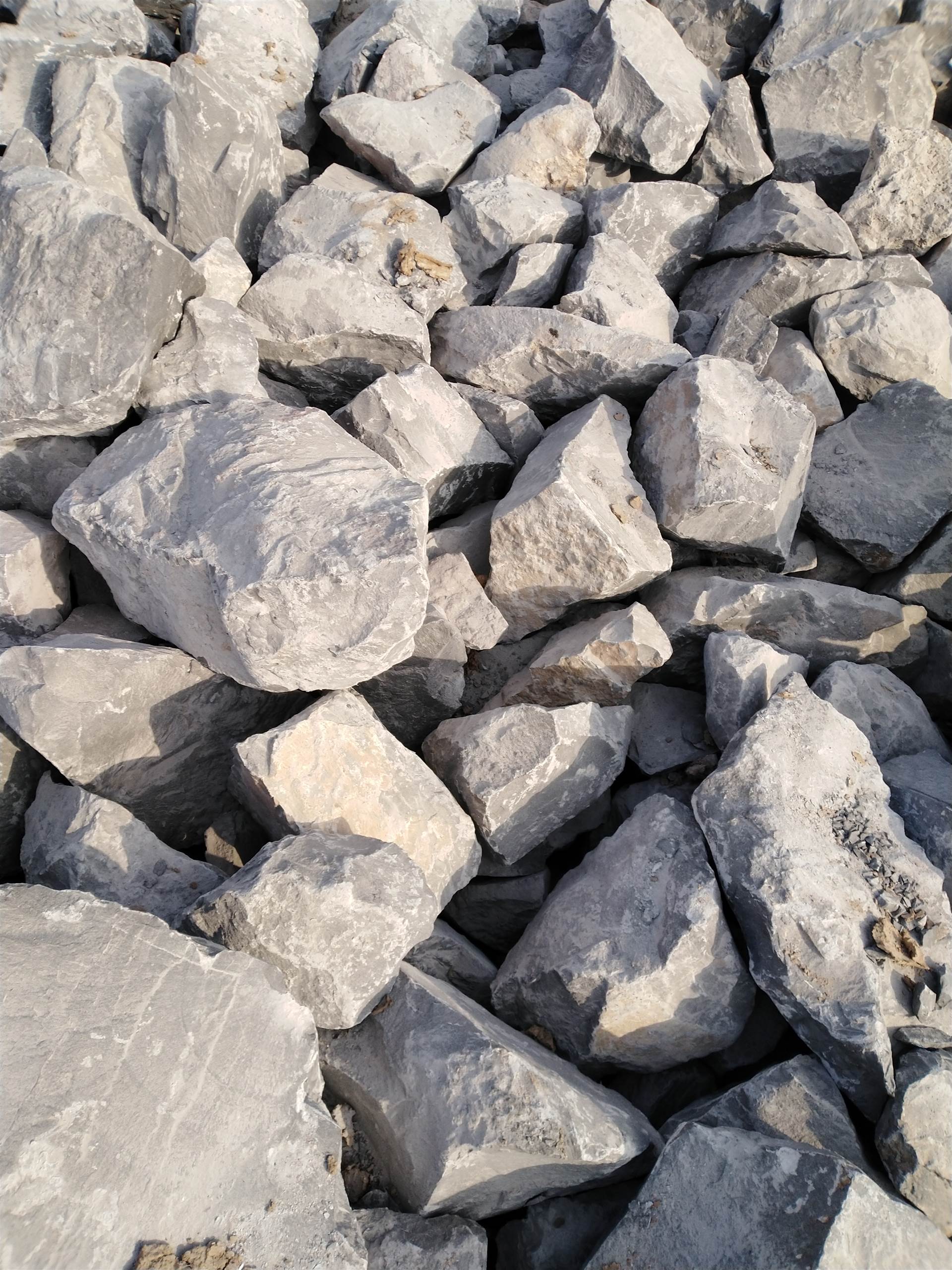 济宁汶上打石子用青石片石大量现货供货相对稳定
