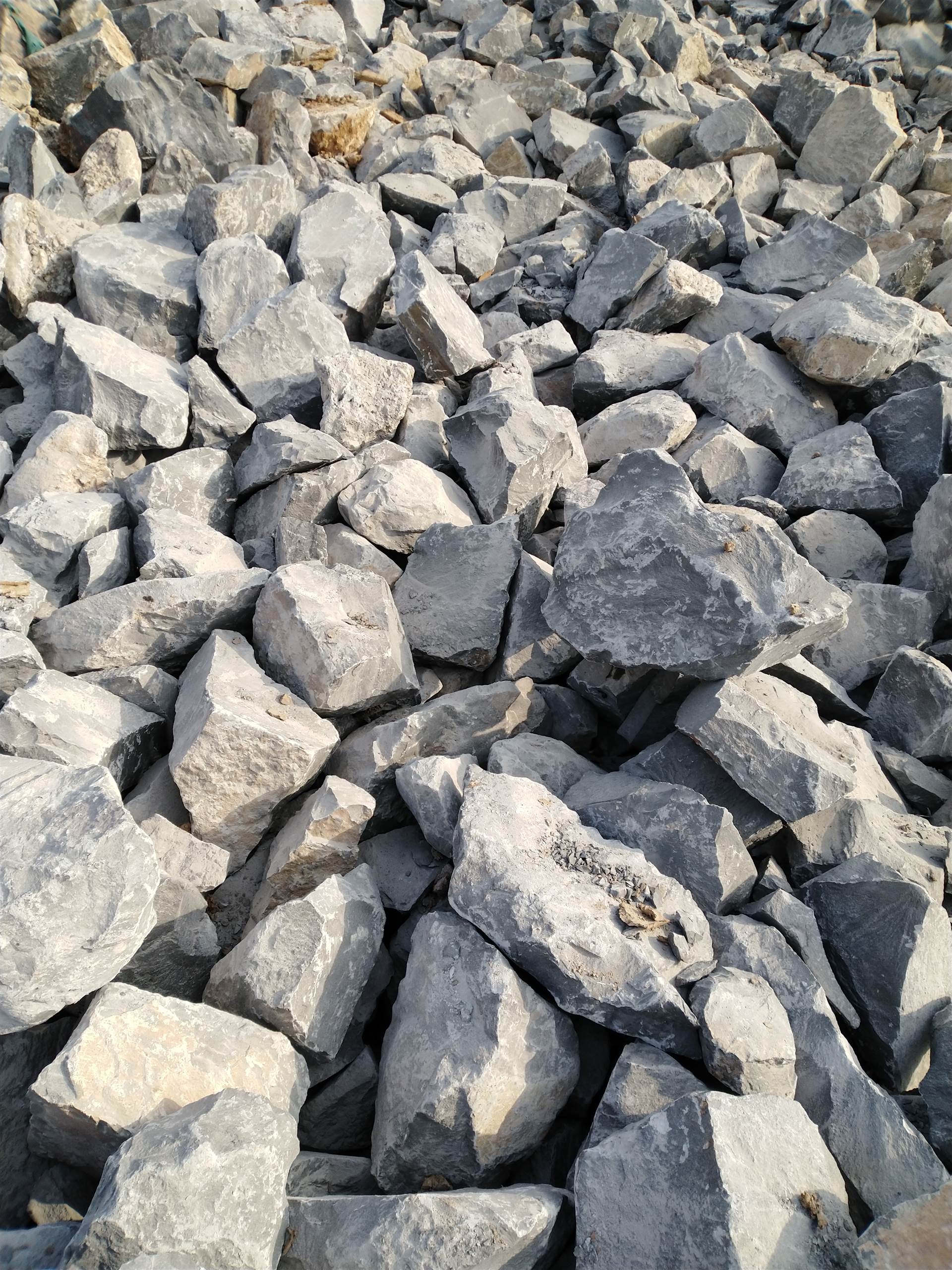 菏泽东明打石子用青石片石大量现货供货相对稳定