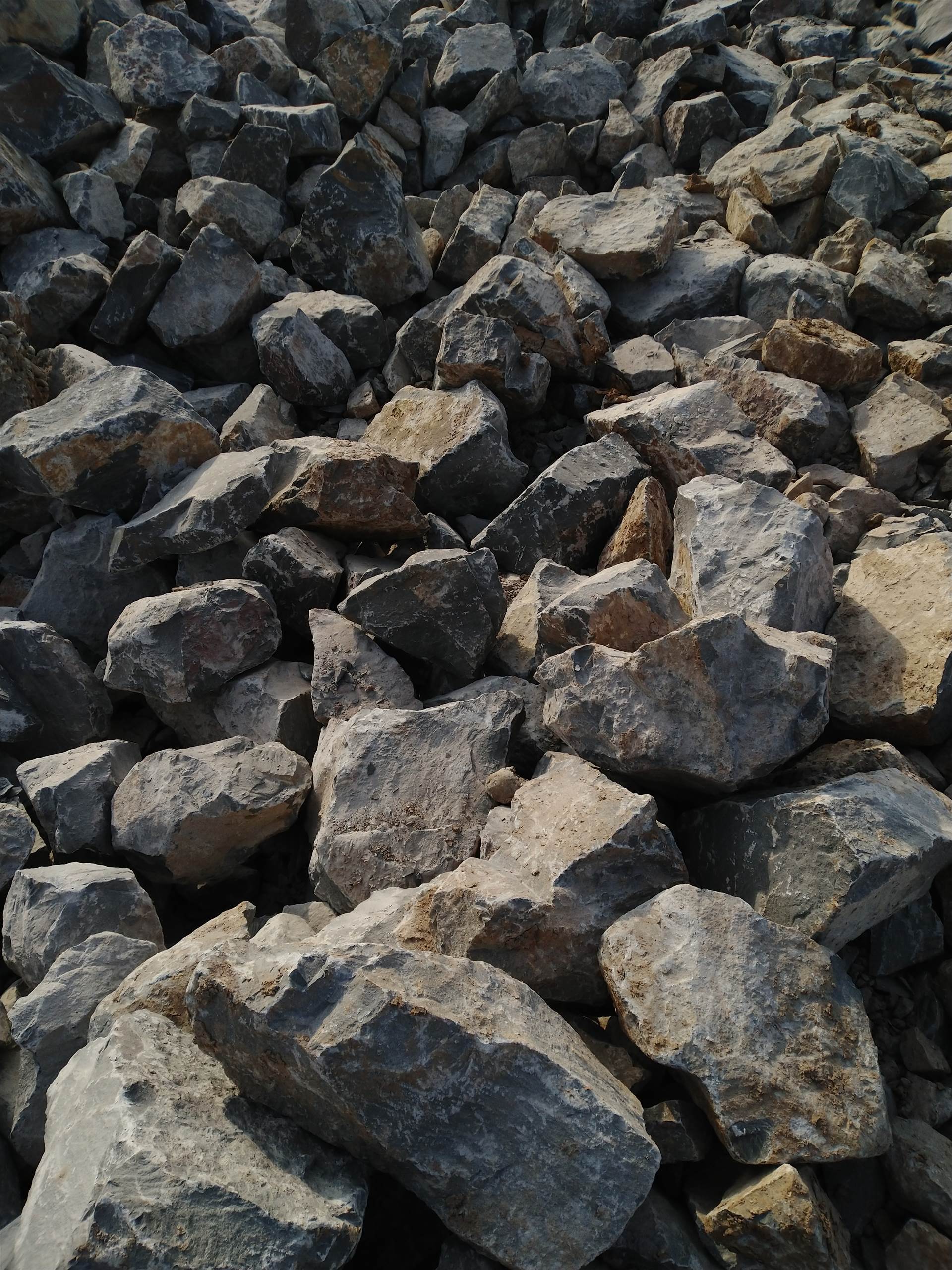 郑州新密打青石石子用青石片石现货供应价格优惠