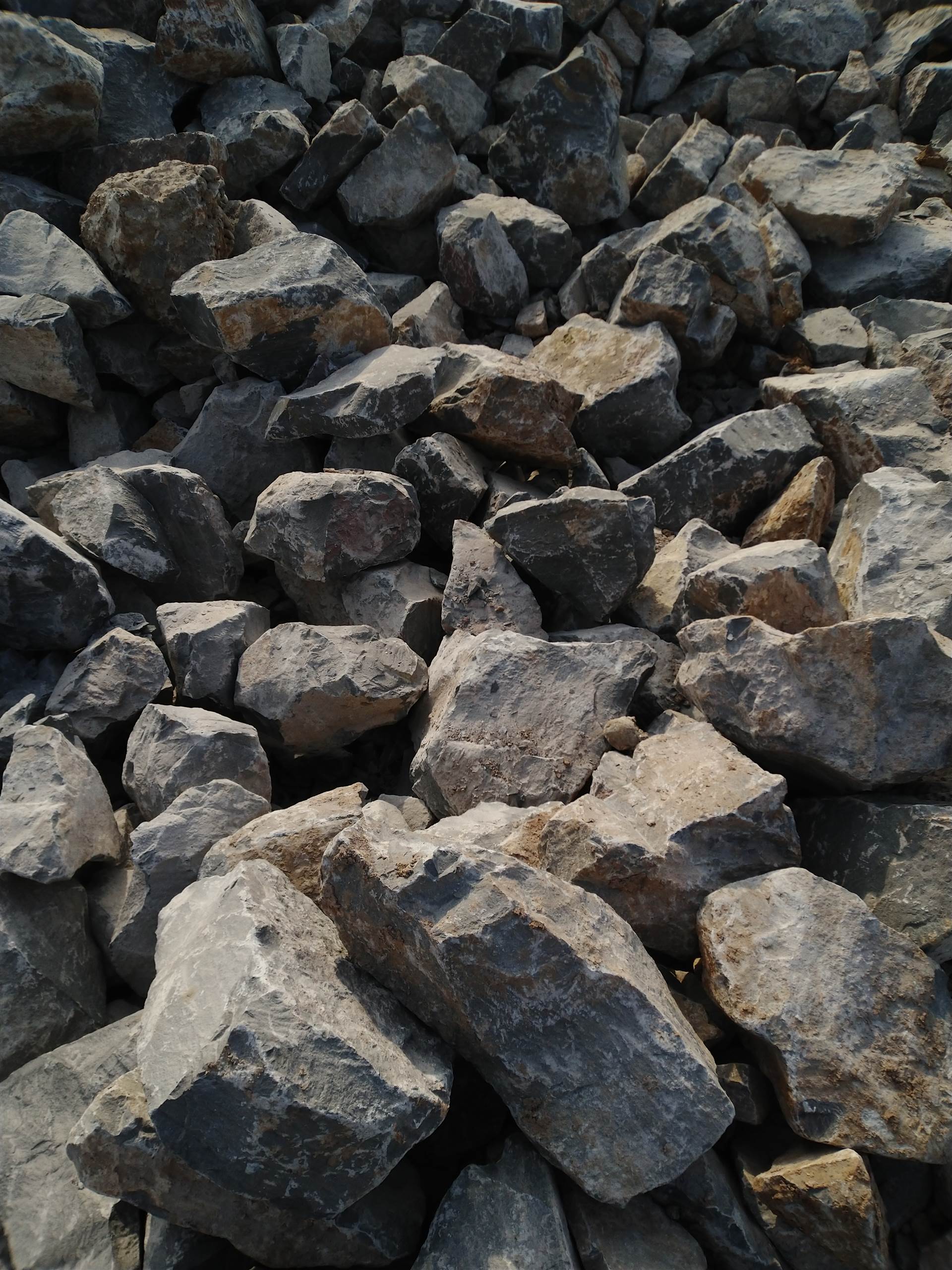 洛阳伊川打石子用青石头混料 现货供应价格优惠