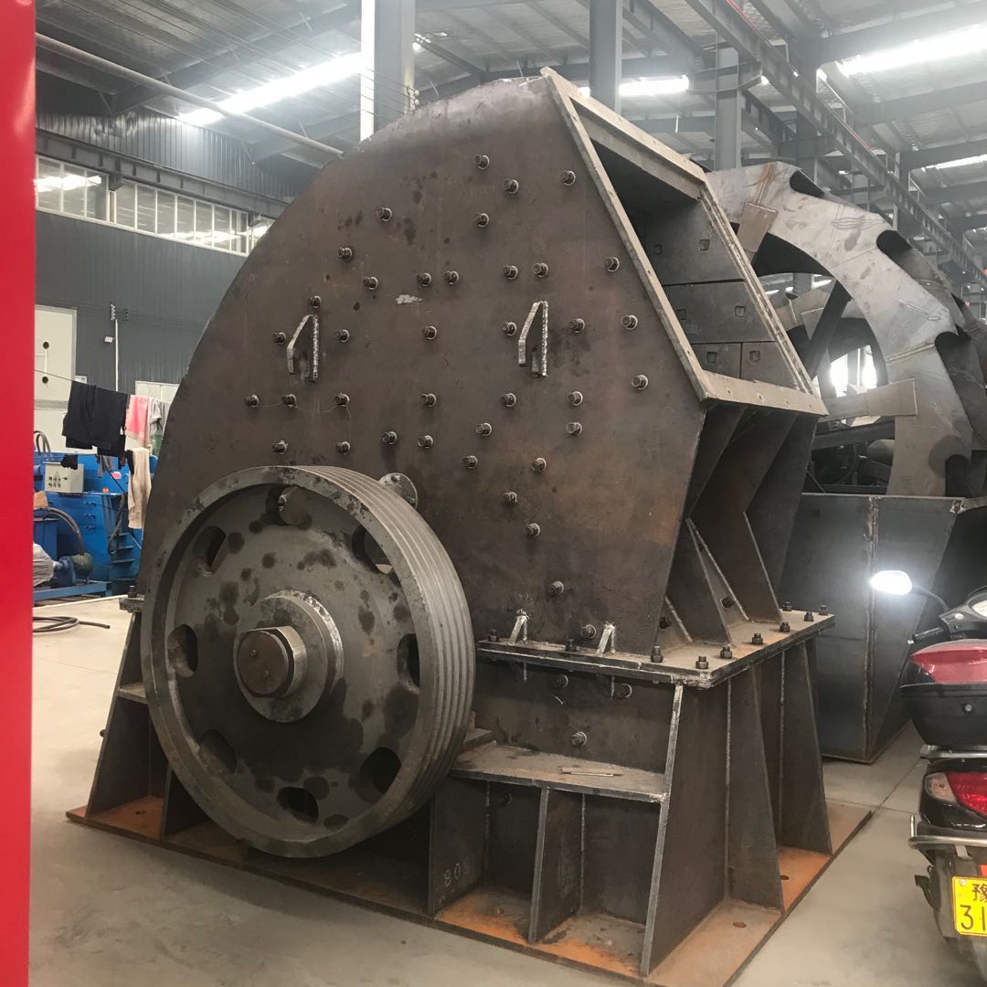 结构特点:重型锤式破碎机主要用于水泥,砂石,选煤,建材,化工,电力