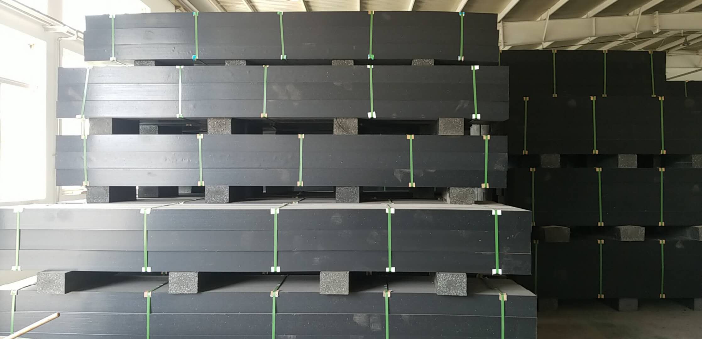 塑料枕木塑胶枕木厂家铁路轨枕定做嫣稳伟业