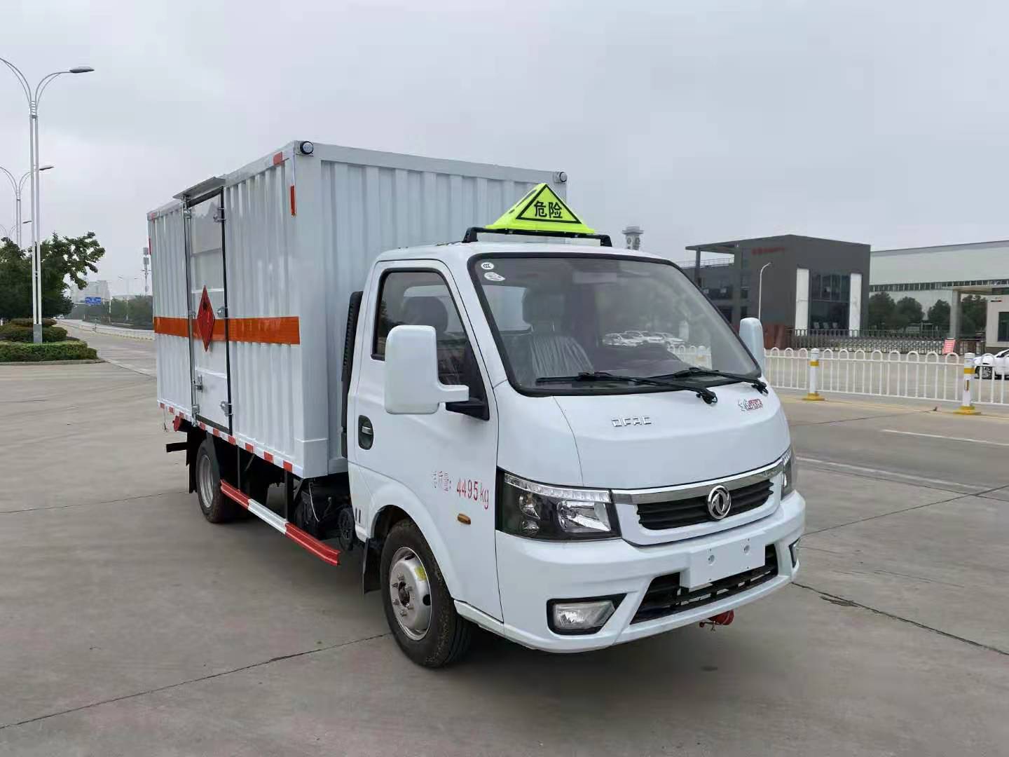 国六东风途逸气瓶运输车 小型3米危货车