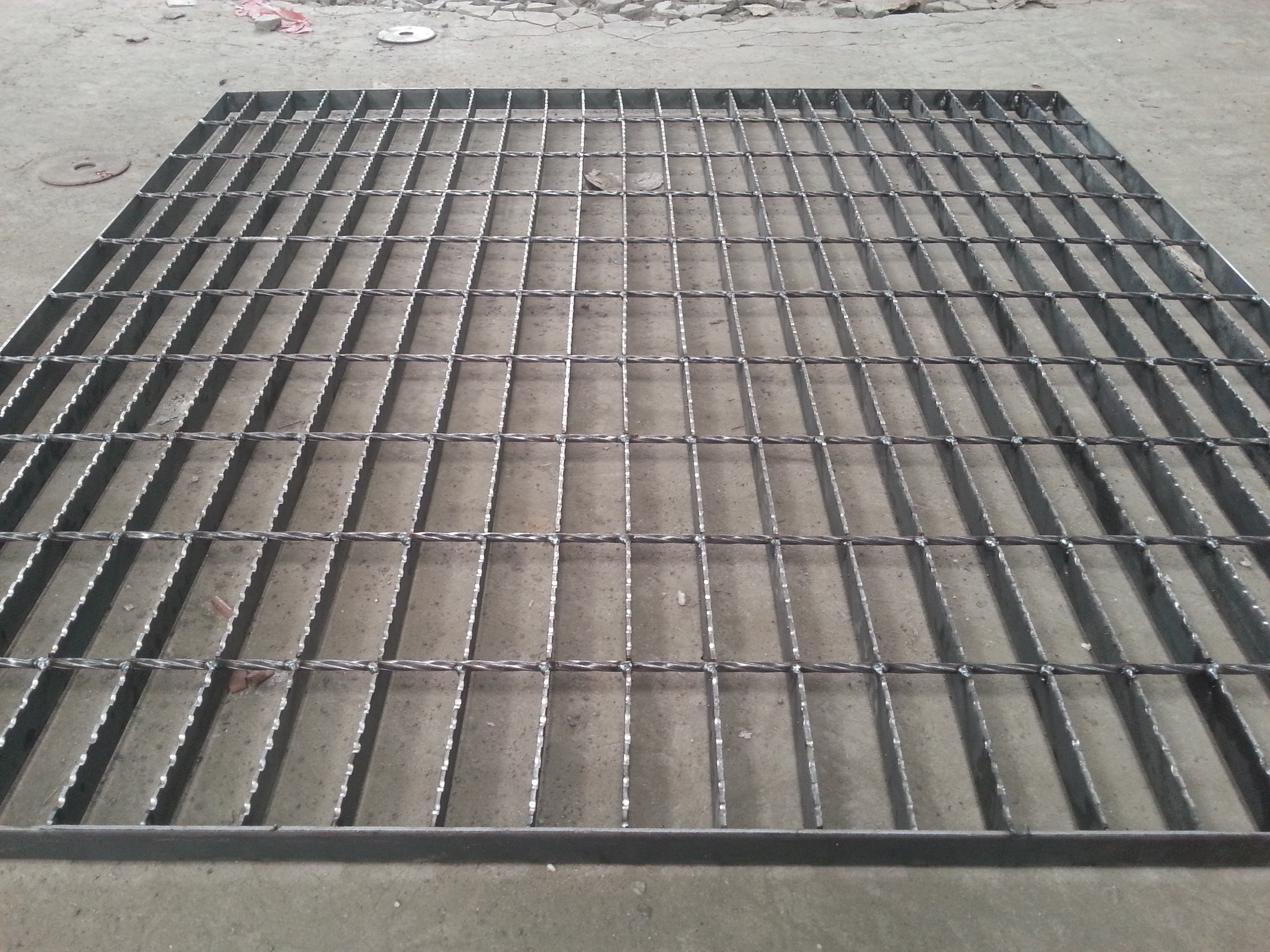 厂家供应镀锌钢格栅 q235平台格栅板 插接防滑楼梯踏步钢格板