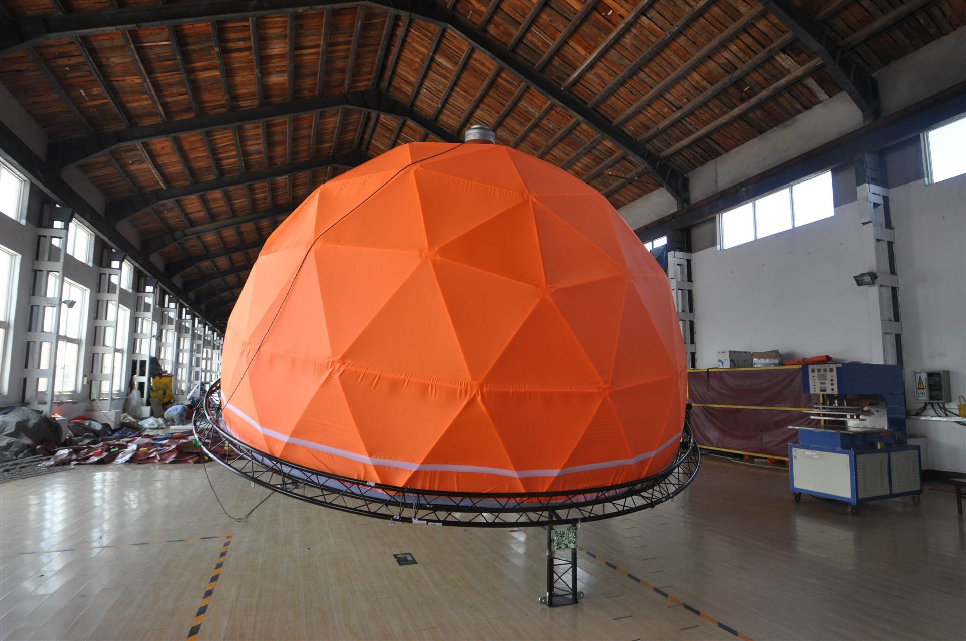 环球影院穹幕影院半圆形充气投影帐篷充气式移动球幕影院空压