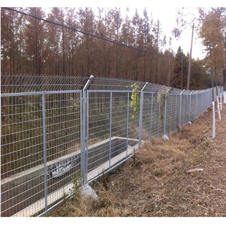 通辽厂家养牛场 养羊场热镀锌护栏网 镀锌铁丝网围栏