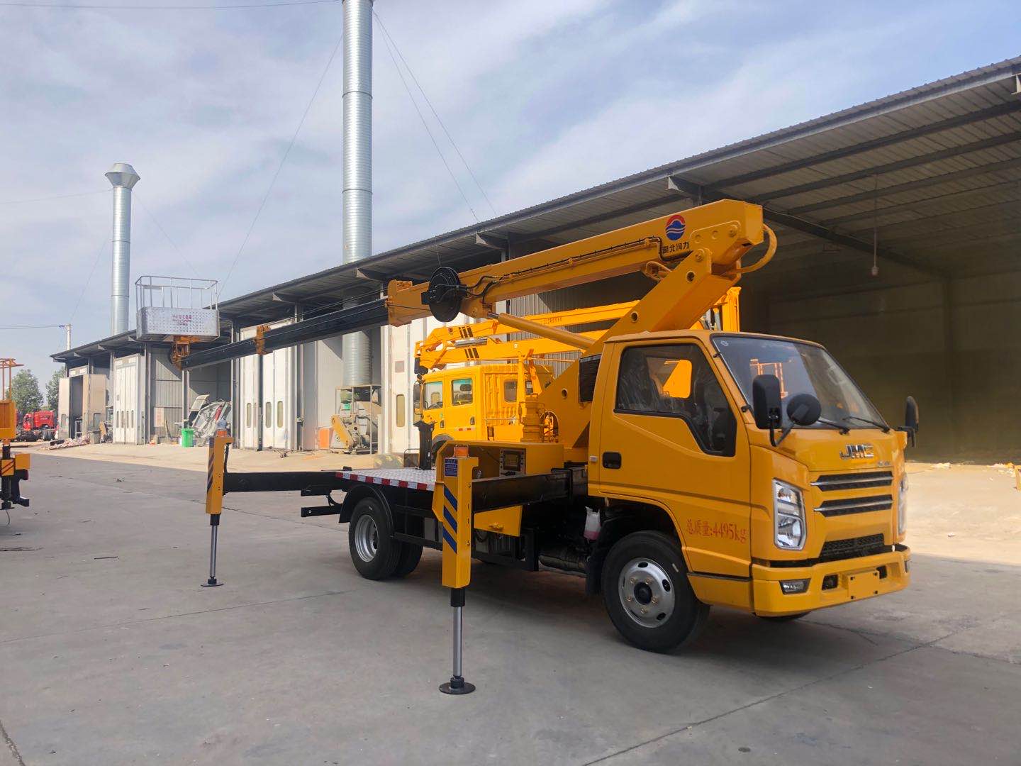 江铃17.5米伸缩臂登高车 上蓝牌