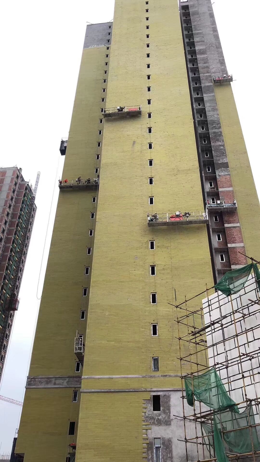 廊坊正昊保温建材有限公司 产品展厅 >防水岩棉板批发  管道保温管壳