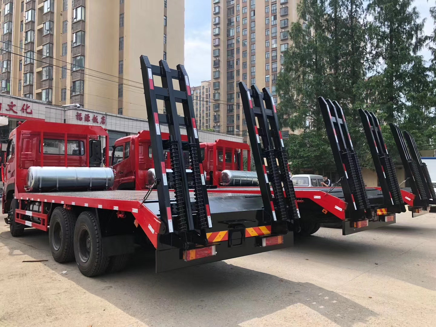 一拖福德后八轮平板运输车