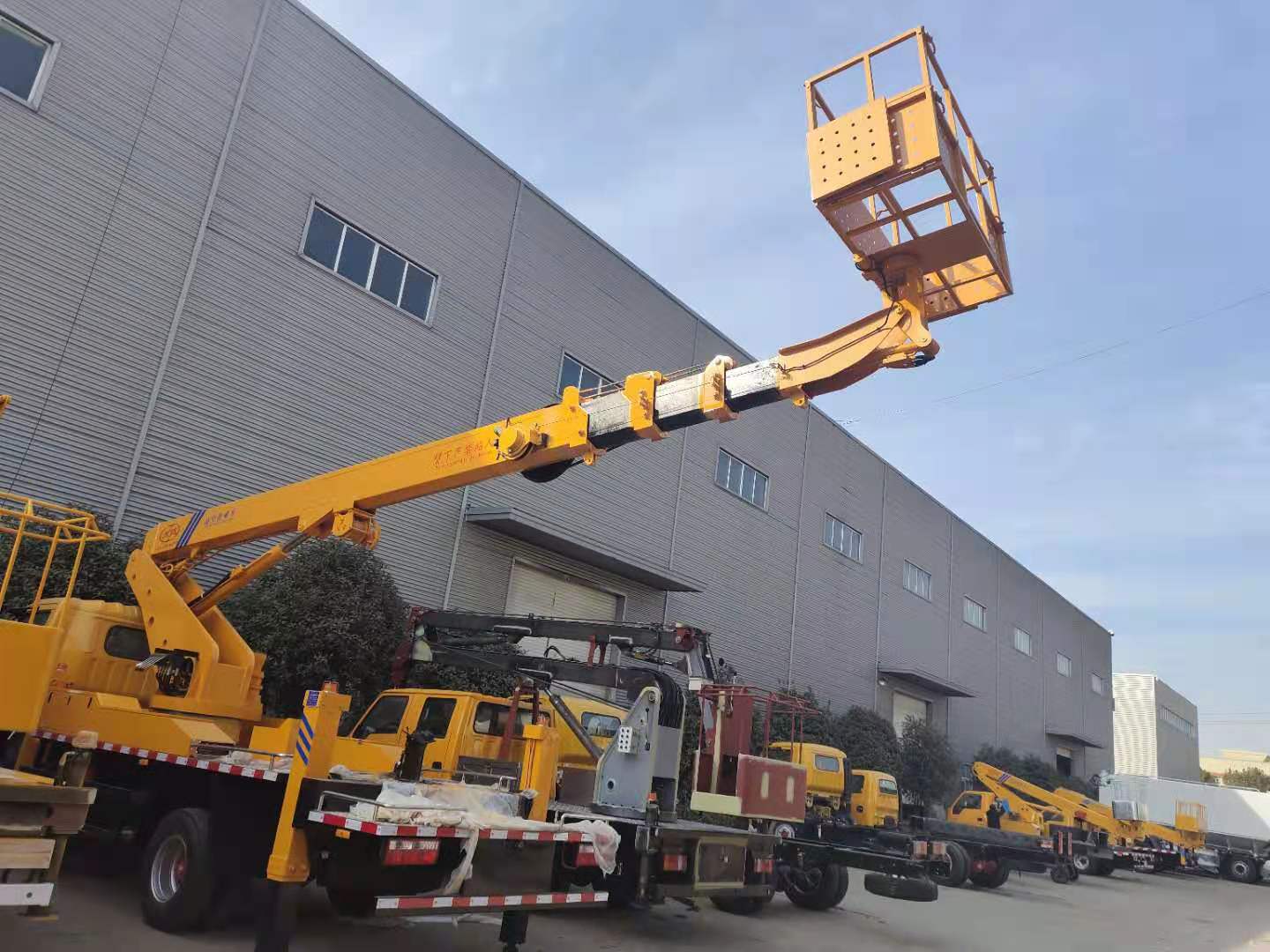 黄牌30米登高车平台高空车生产厂家高空平台