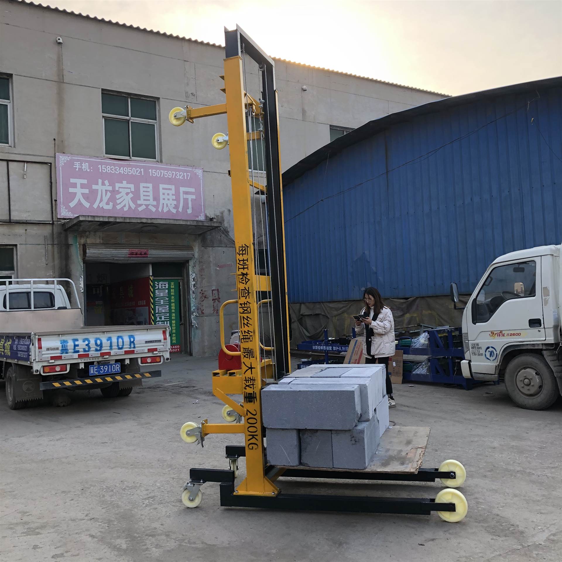 工地小型上砖机电动上料堆高车