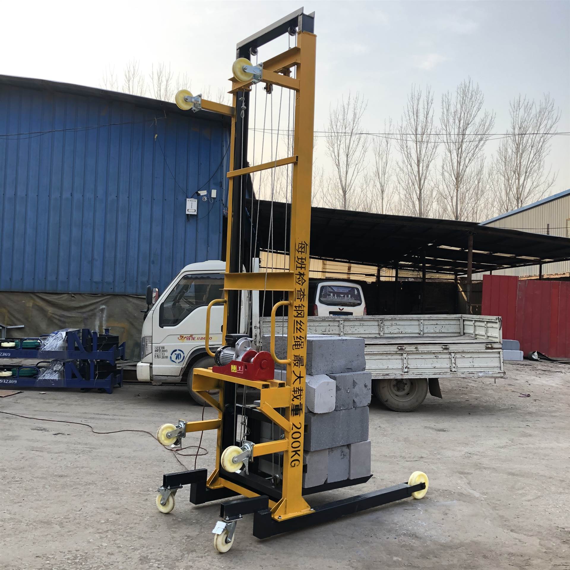 工地用建筑上料机电动上砖机操作视频