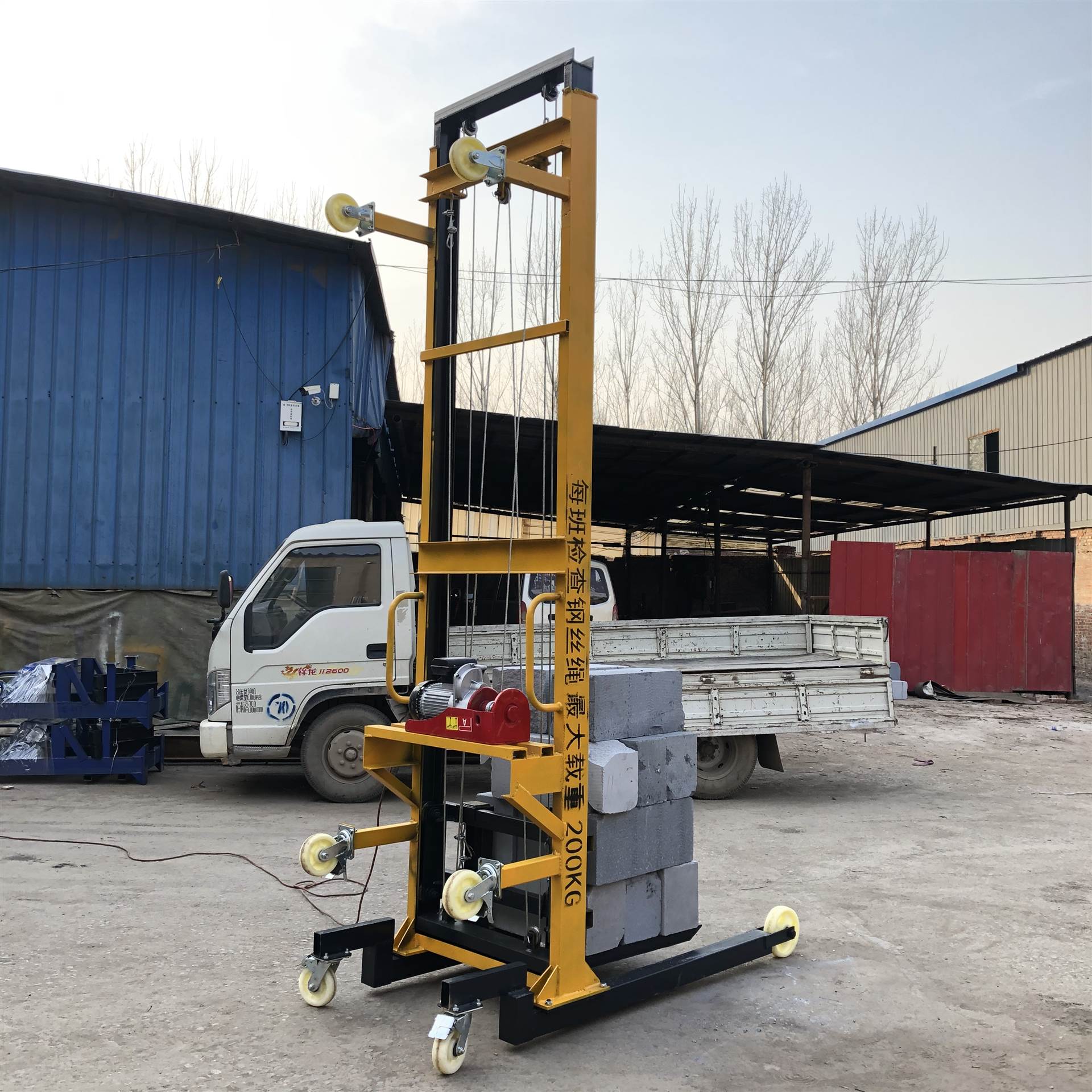 工地移动上砖机楼柱上料机加气块升降机