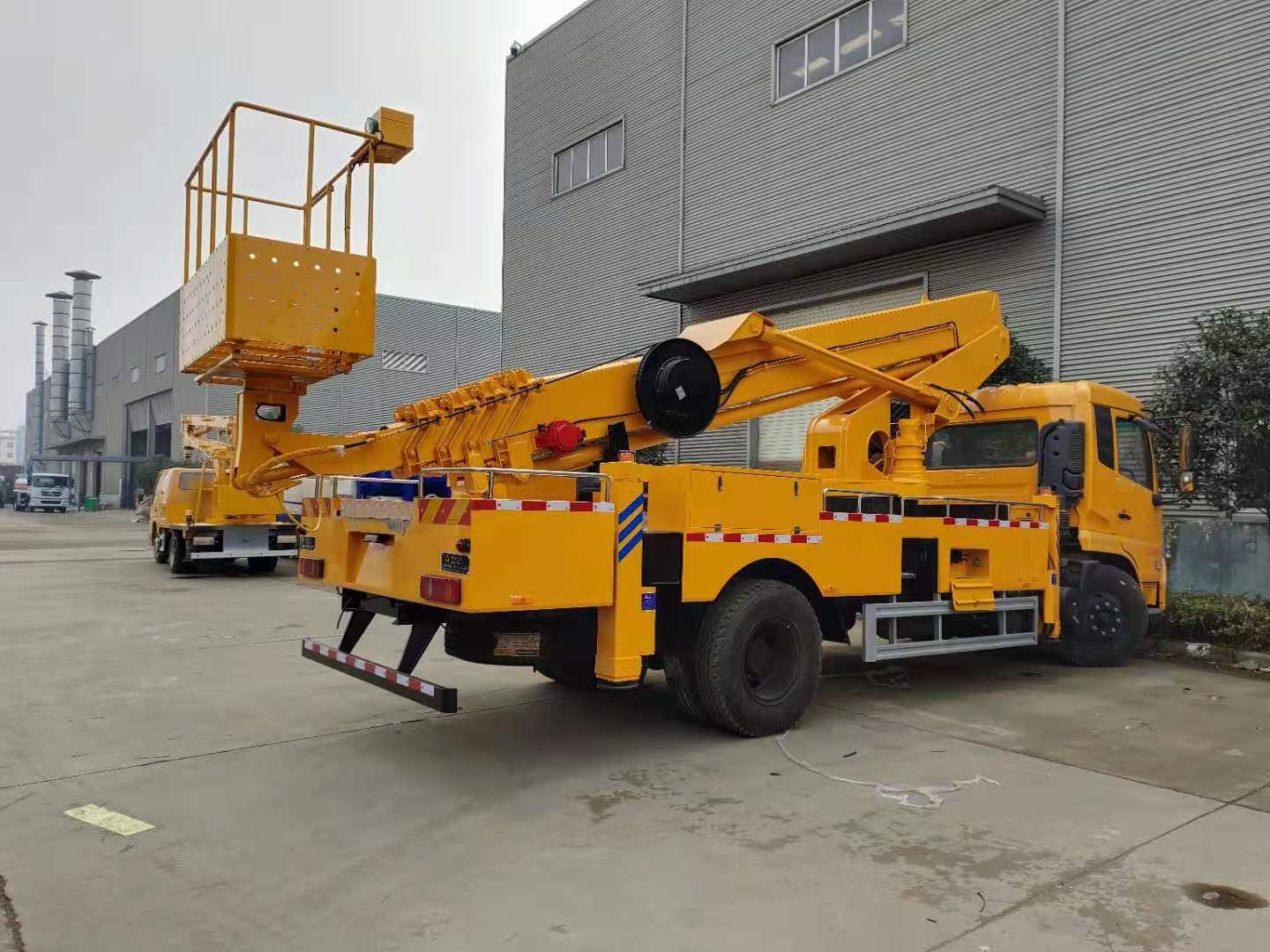黄牌30米登高车平台高空车生产厂家高空平台