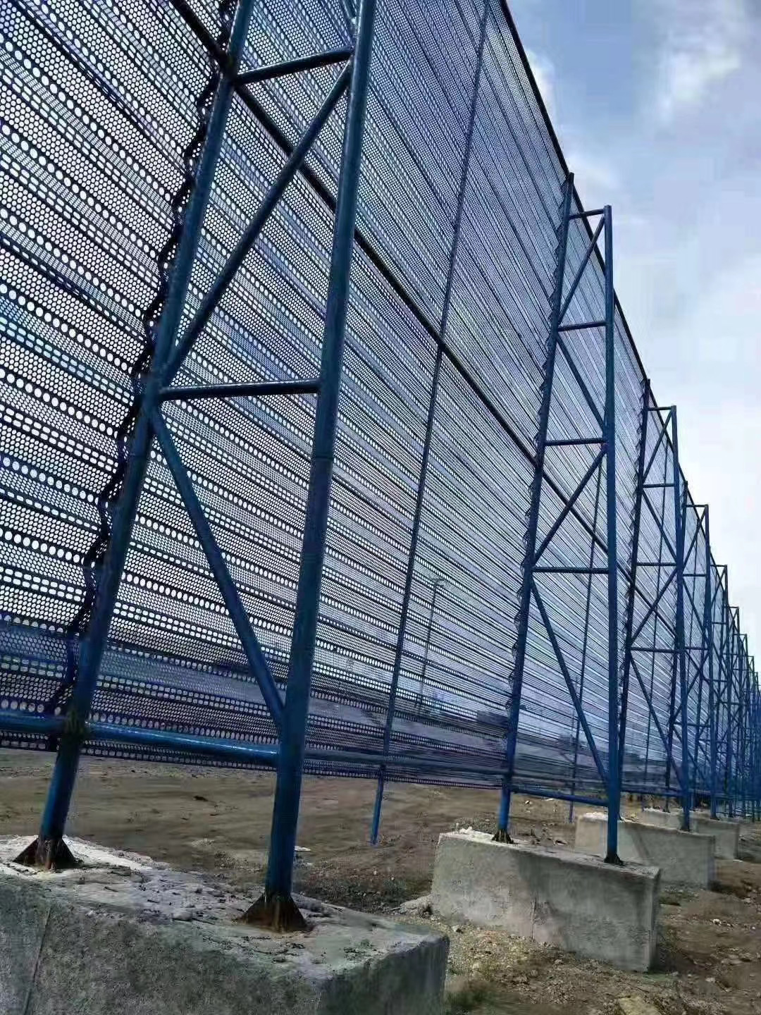 外墙防护网镀锌板冲孔爬架网片爬架网