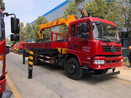 河北自卸吊车厂家河北8吨吊车价格