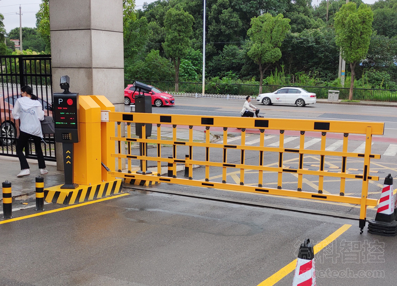 空降闸湖南大型停车场道闸配12米高道闸杆道闸价格