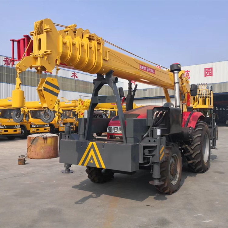 拖拉机吊车价格 8吨12吨多功能拖拉机吊车厂家