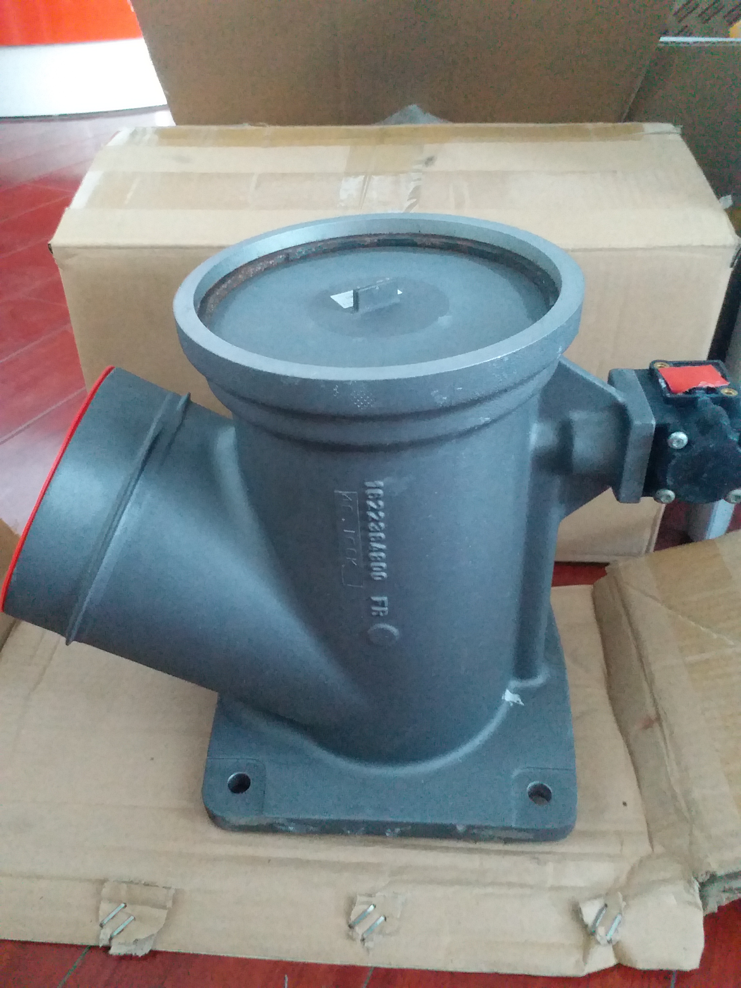 HOWO Water Valve Upper Cover Installation