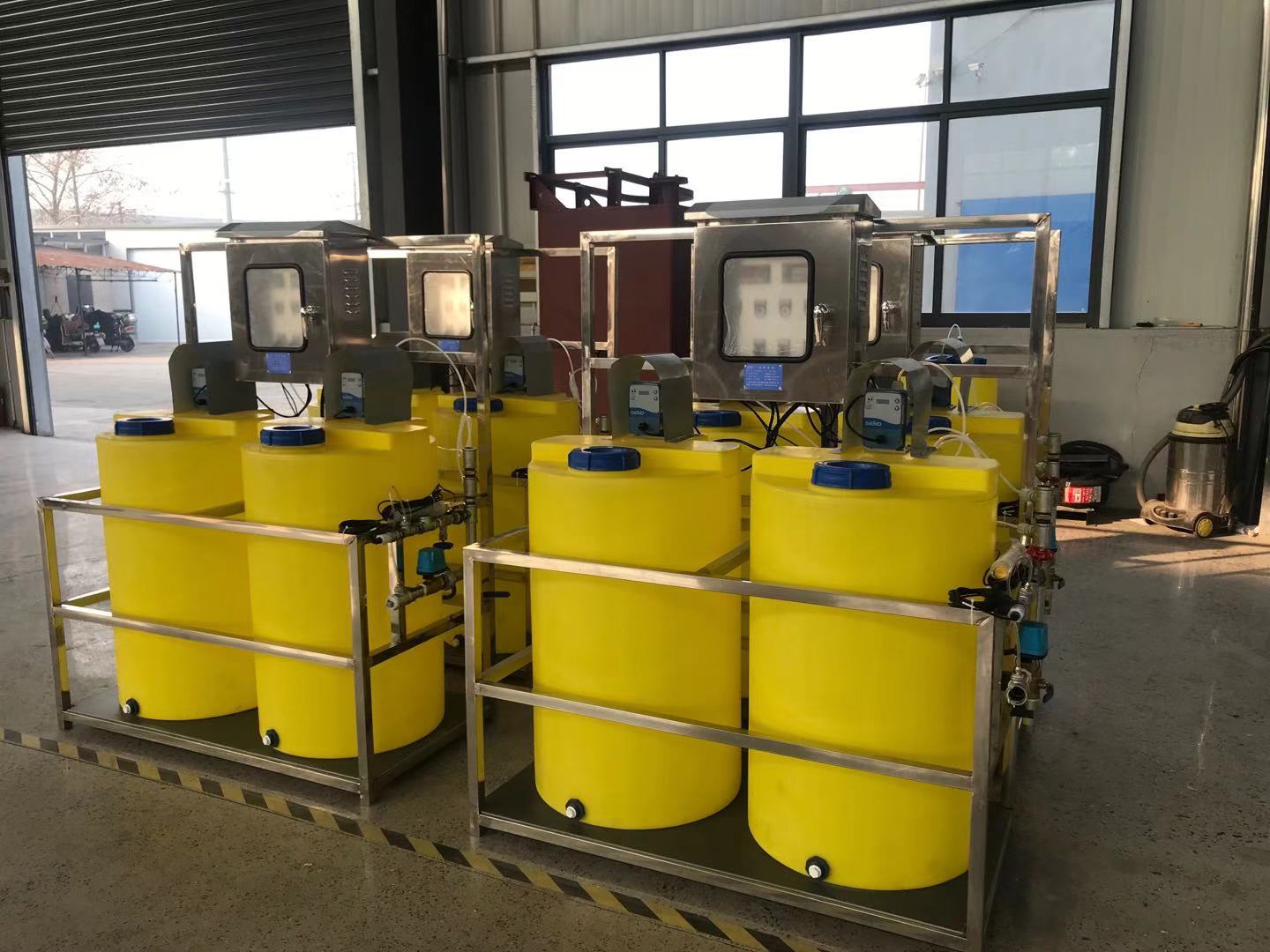 全自动加药装置 产品描述江苏沛德水处理设备有限公司专门生产各类胶