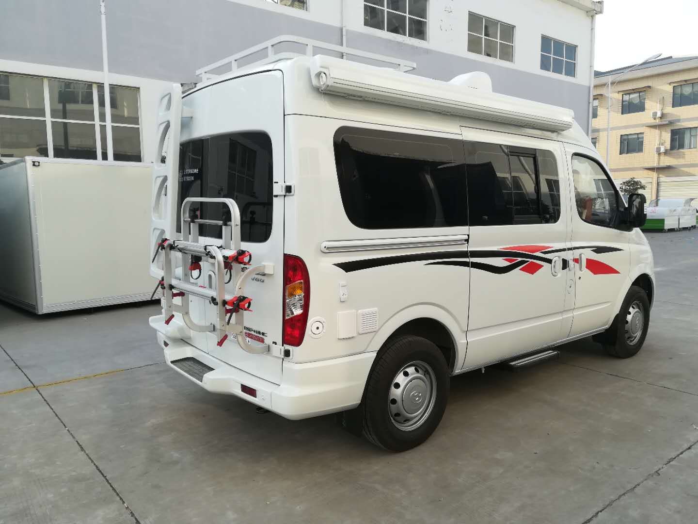 鸡西市福特短轴中顶房车