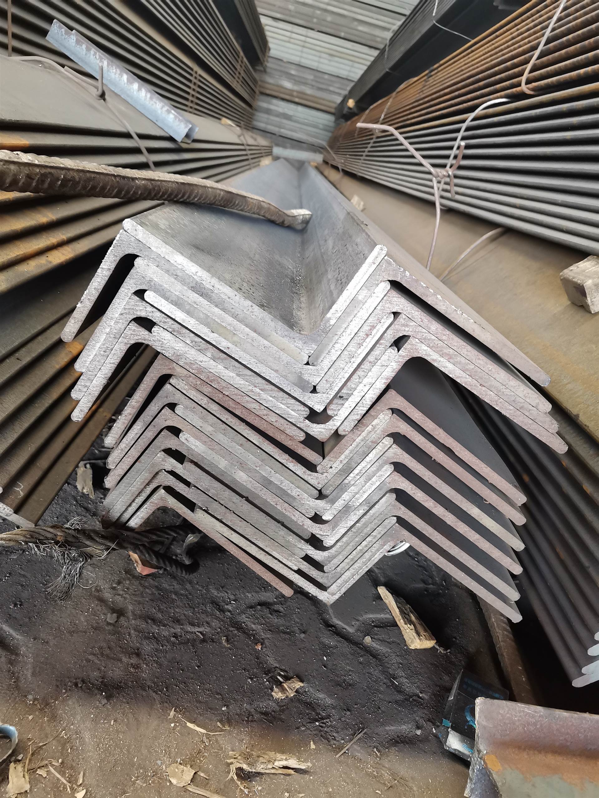 梅州冲孔角钢q235角钢量大价更优霆裕