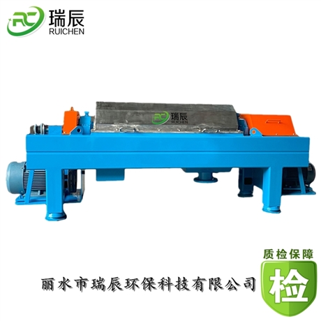Centrifugal thickening and dewatering machine for dredging sludge, centrifugal sludge thickening and dewatering integrated machine
