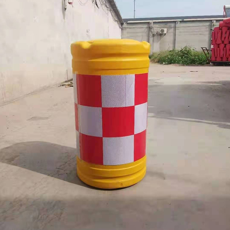 一般用于道路交通设施,在高速路,城市道路,及天桥街道路口常见.