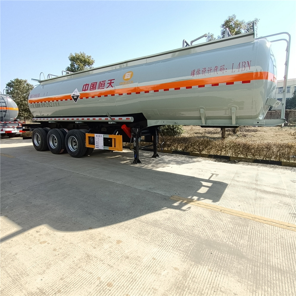 楚风牌槽罐车 30吨盐酸pe罐车 化工车价格