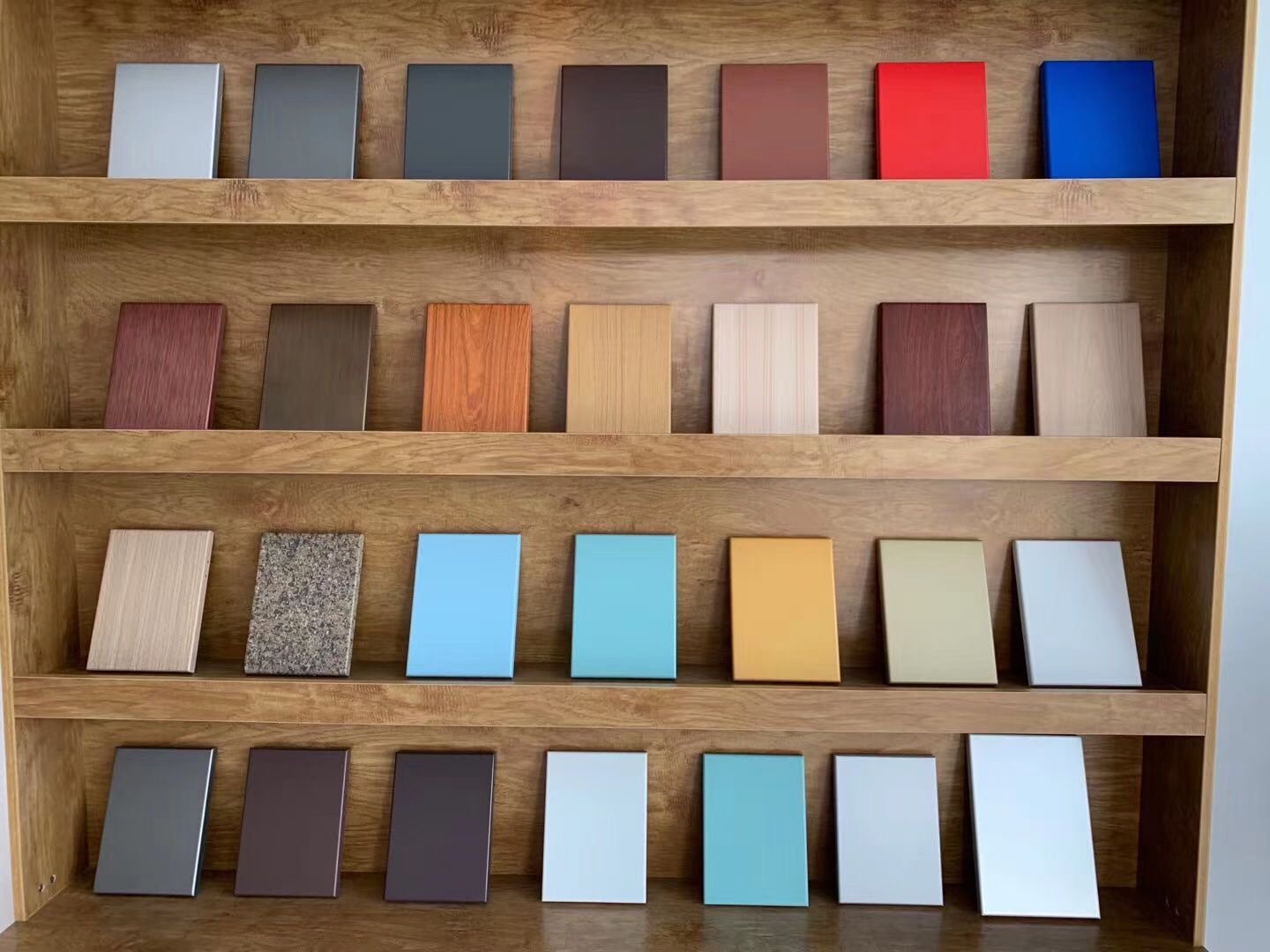 冲孔铝单板幕墙定制工厂 氟碳木纹门头天花镂空雕花长城板