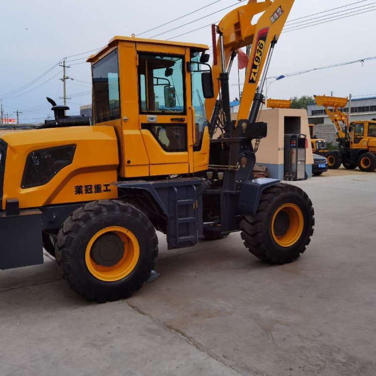 牛棚铲粪用四驱柴油小铲车家用越野铲车养殖小型装载机