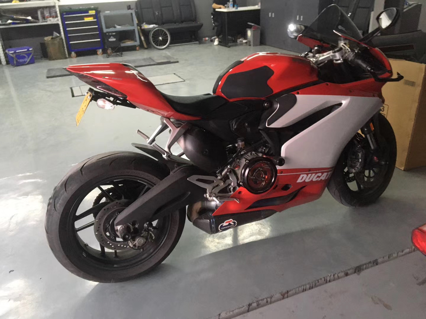 上海租杜卡迪摩托车拍戏杜卡迪摩托车租赁婚车开道展示租杜卡迪