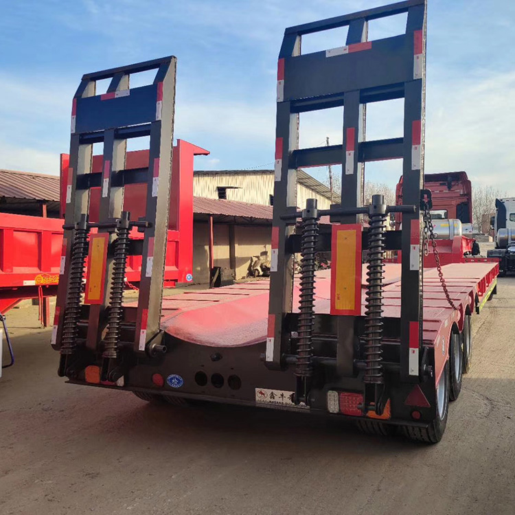 供应11米钩机板半挂车 轻量化设计低平板半挂车 分期付款