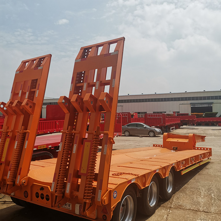 钩机板运输半挂车供应钩机板半挂车出厂价批发分期付款