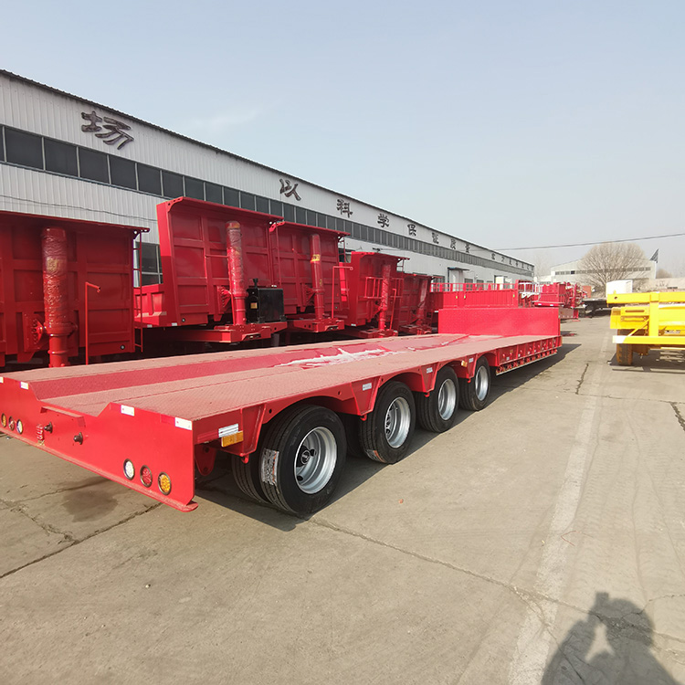 整体封闭式低平板半挂车 9.5米钩机板半挂车轻型 欢迎考察