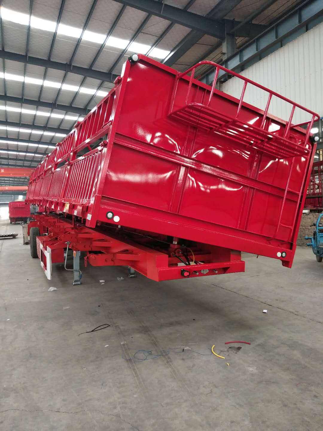 正确使用侧翻自卸半挂车更安全