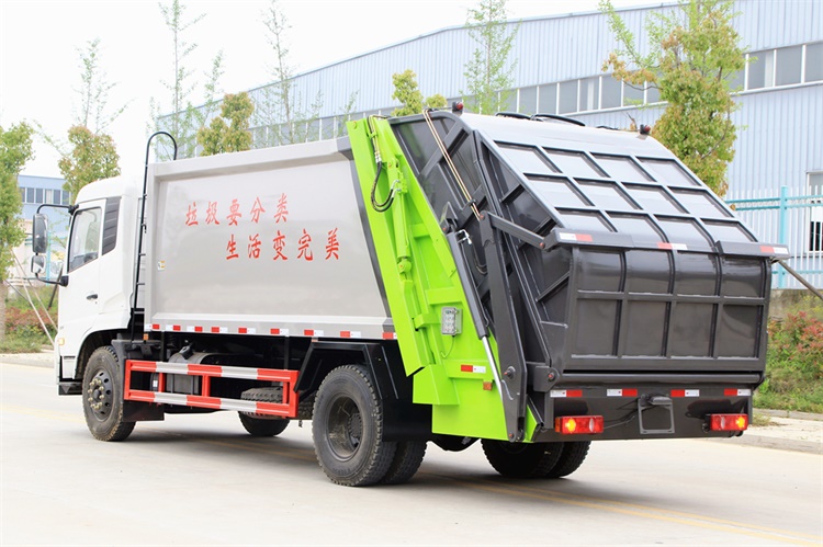 天锦8吨压缩垃圾车图片（车头向左后45度）