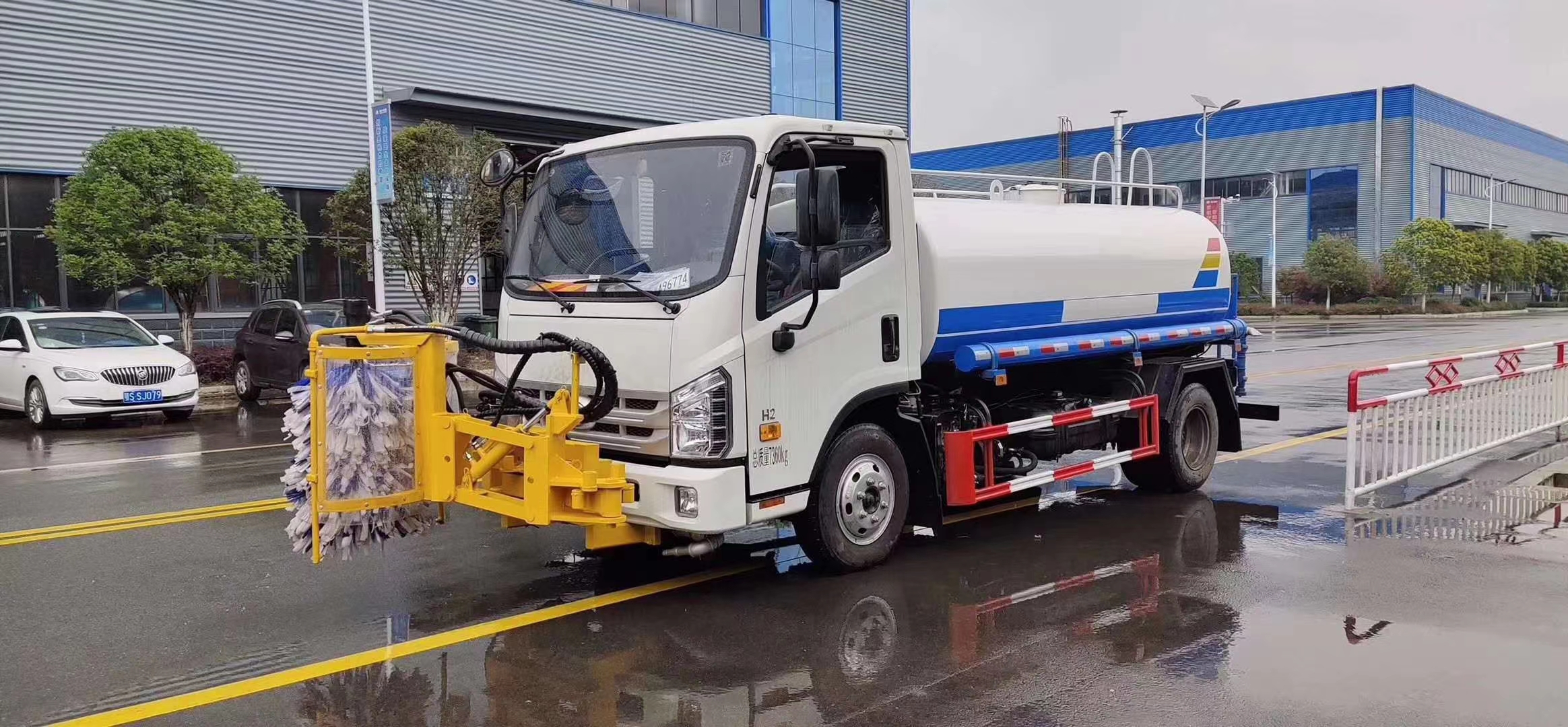 各种规格护栏清洗机厂家围栏清洗车公路护栏小型清洗车